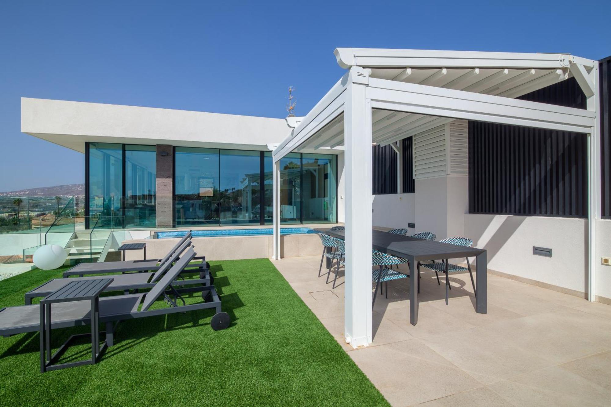 200m New E With Priv/heated Pool, Ocean View. Villa
