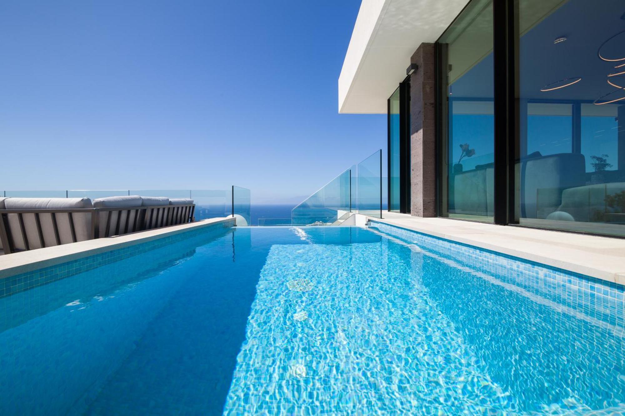 200m New E With Priv/heated Pool, Ocean View. *