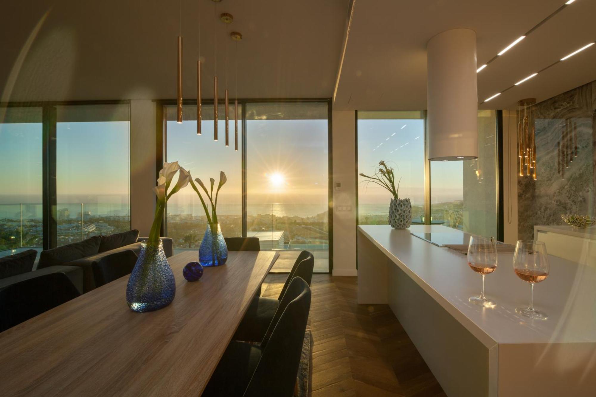 200m New E With Priv/heated Pool, Ocean View.