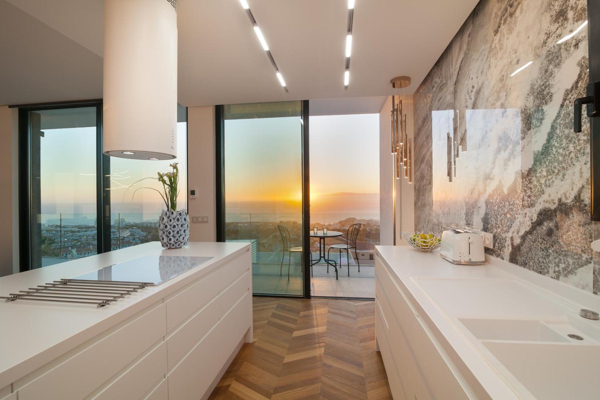 200m New E With Priv/heated Pool, Ocean View. Costa Adeje (Tenerife)