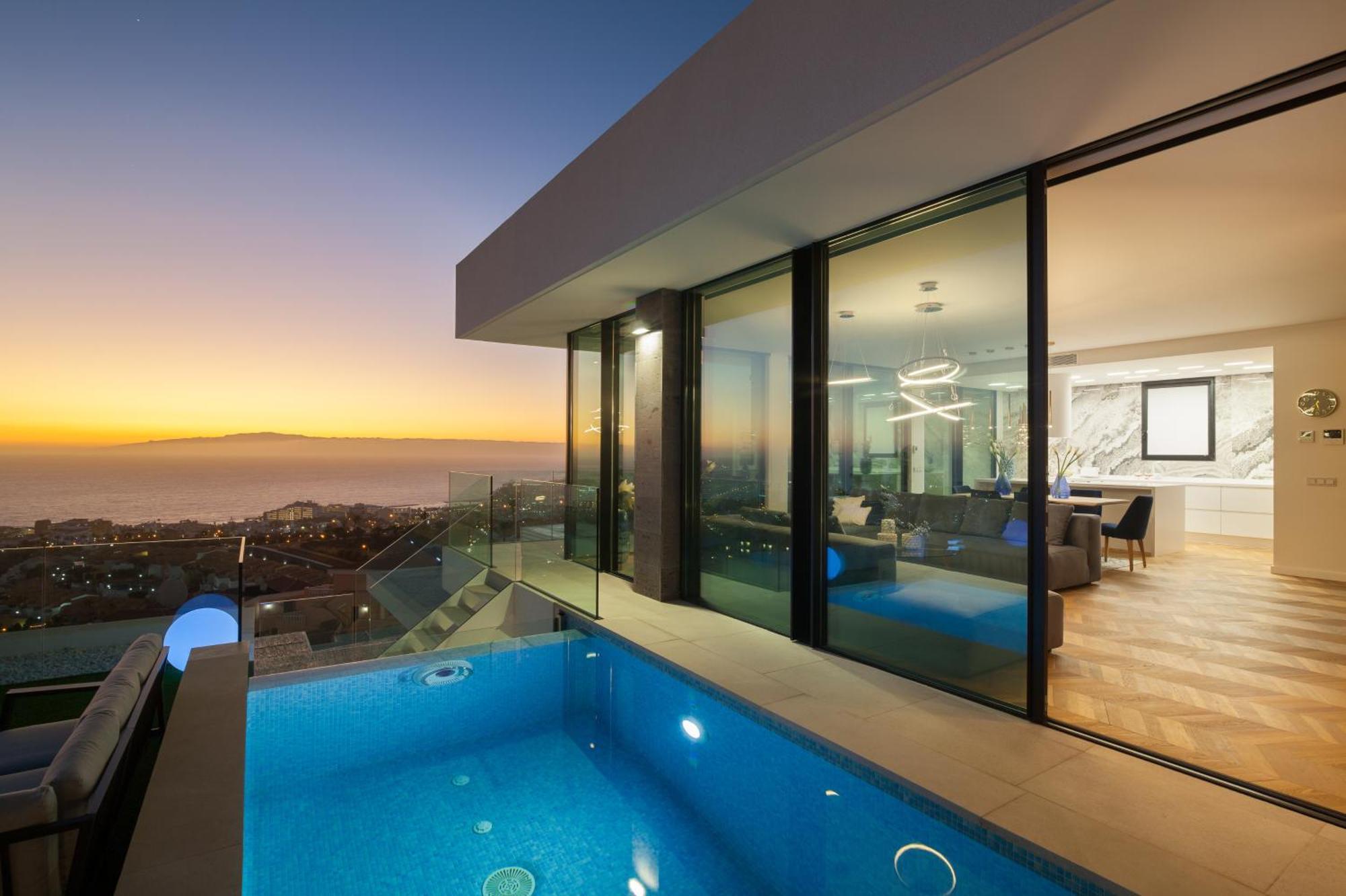 Villa 200m New E With Priv/heated Pool, Ocean View.