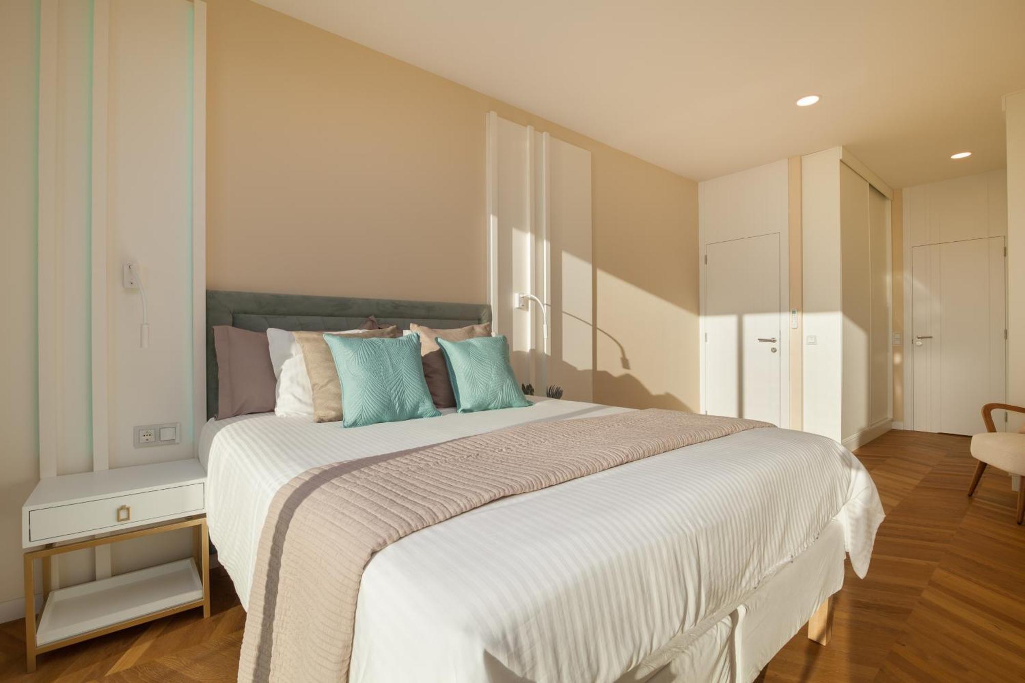 200m New E With Priv/heated Pool, Ocean View.
