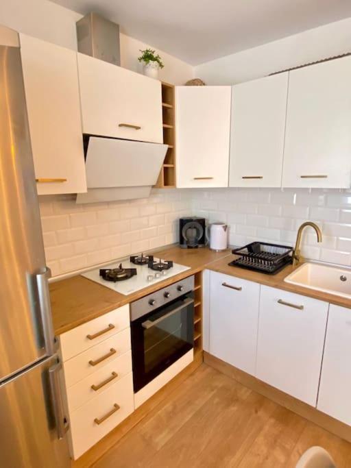 Apartamento Cozy Urban Escape 1br Near Tenerife South Airport *