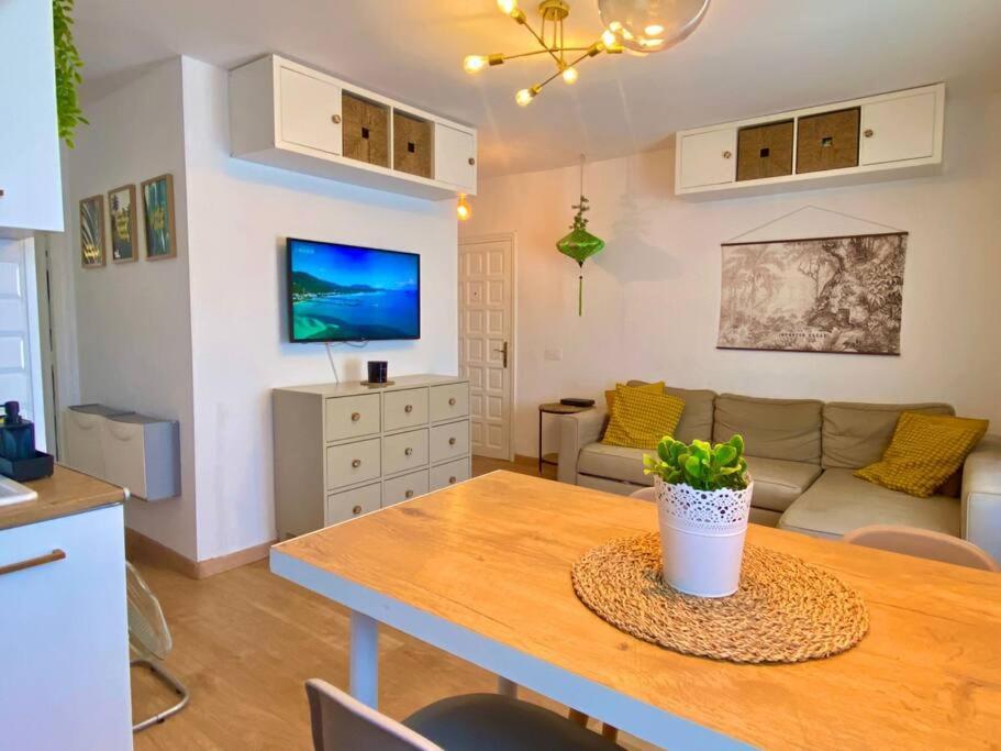 Apartamento Cozy Urban Escape 1br Near Tenerife South Airport