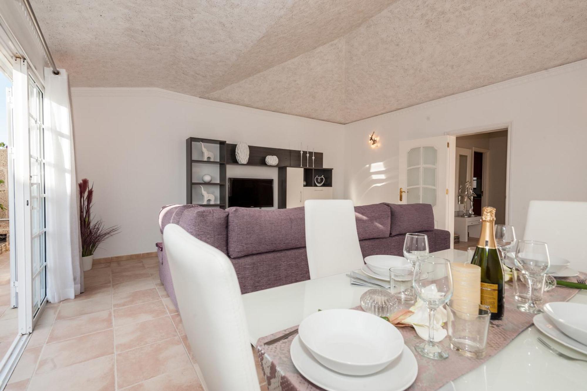 Villa Vanesa Luxury Private With A Heated Pool, 4 Bedrooms And 4 Bathrooms *