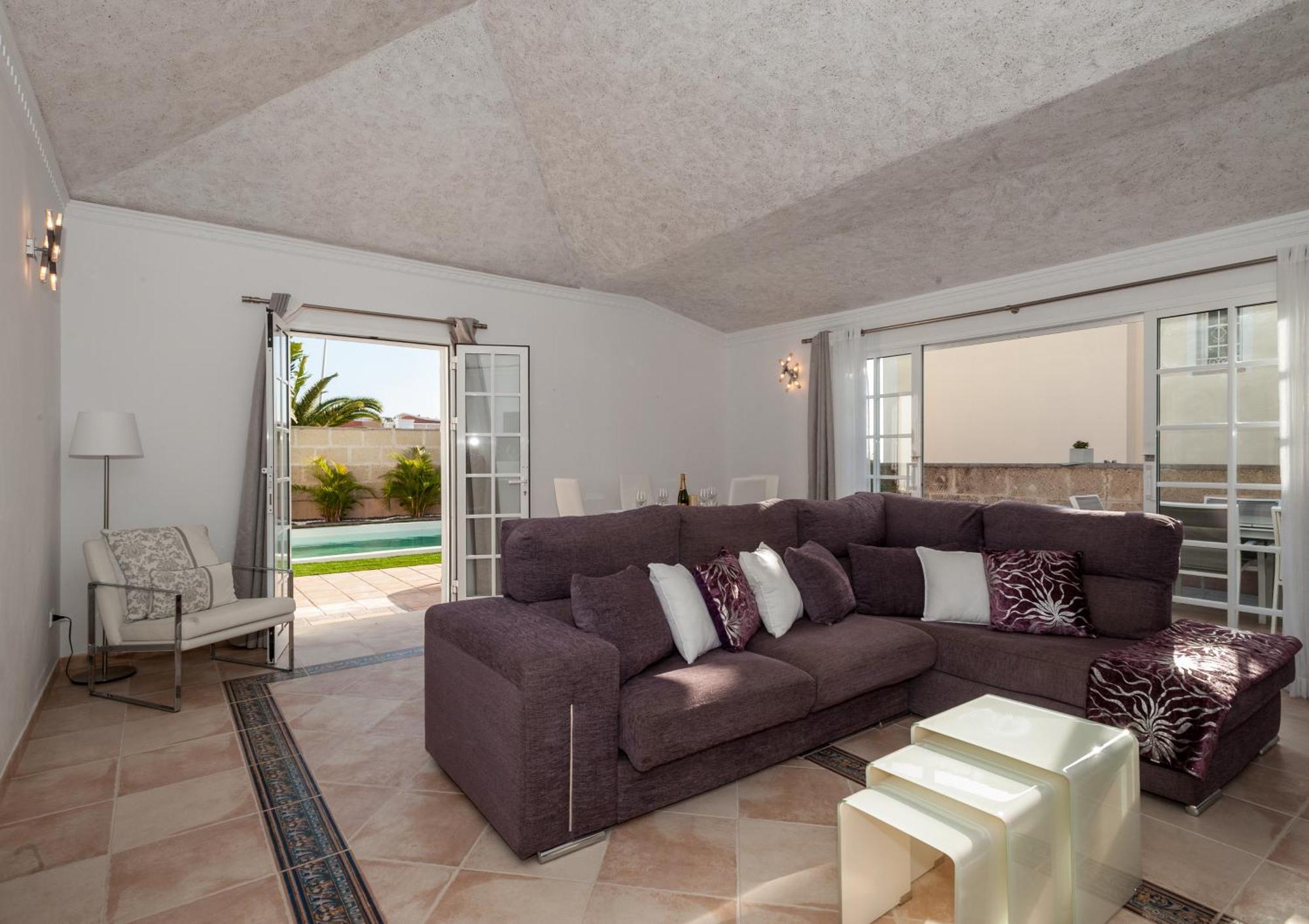 Vanesa Luxury Private With A Heated Pool, 4 Bedrooms And 4 Bathrooms Villa *