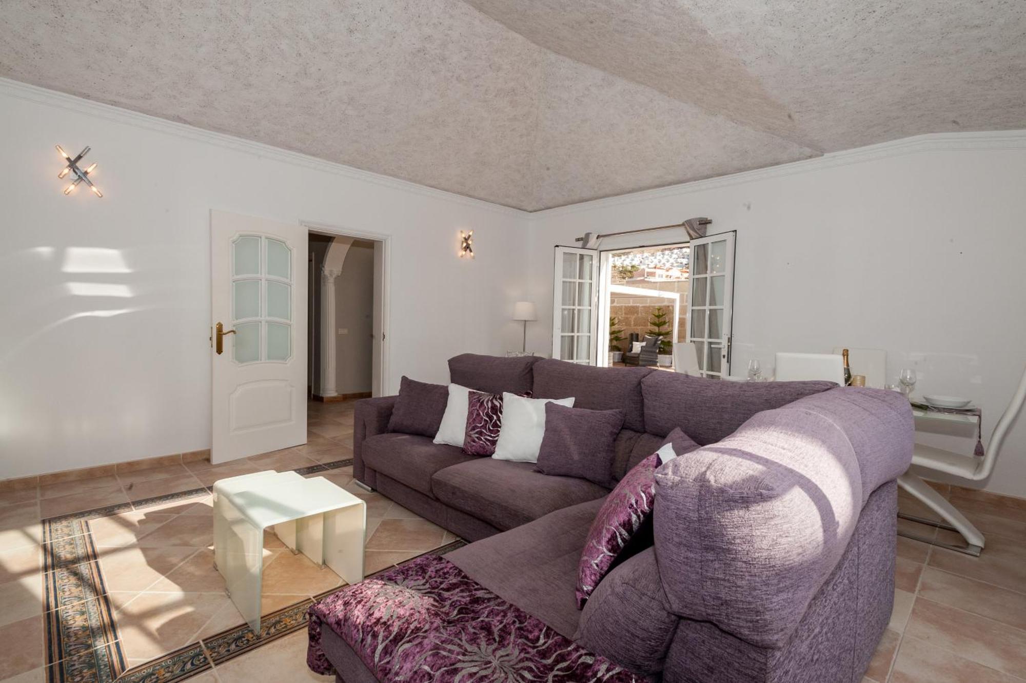 Villa Vanesa Luxury Private With A Heated Pool, 4 Bedrooms And 4 Bathrooms