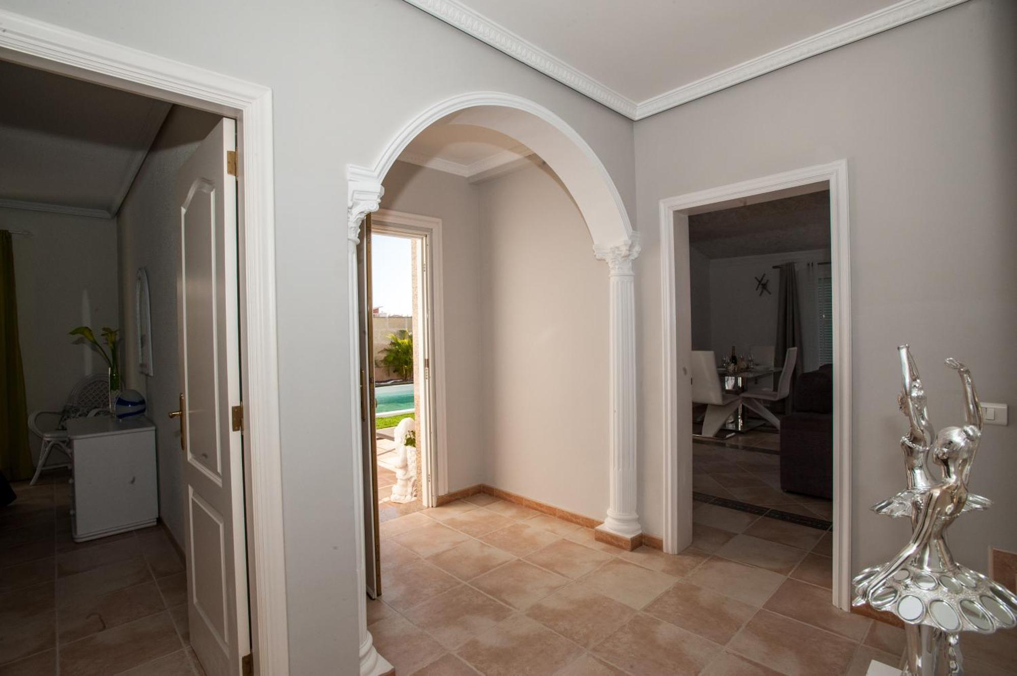 Vanesa Luxury Private With A Heated Pool, 4 Bedrooms And 4 Bathrooms *