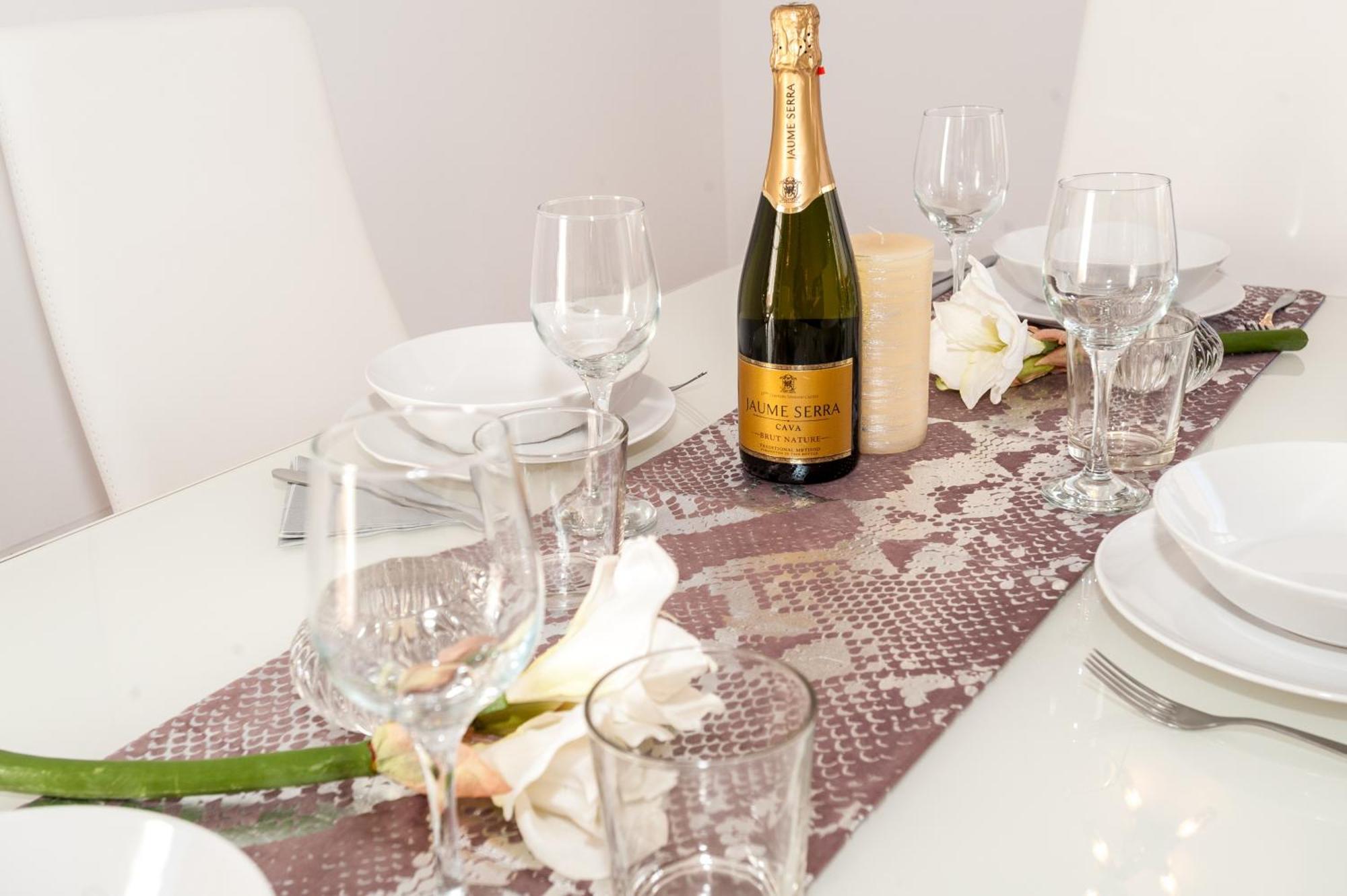 Villa Vanesa Luxury Private With A Heated Pool, 4 Bedrooms And 4 Bathrooms Costa Adeje (Tenerife)