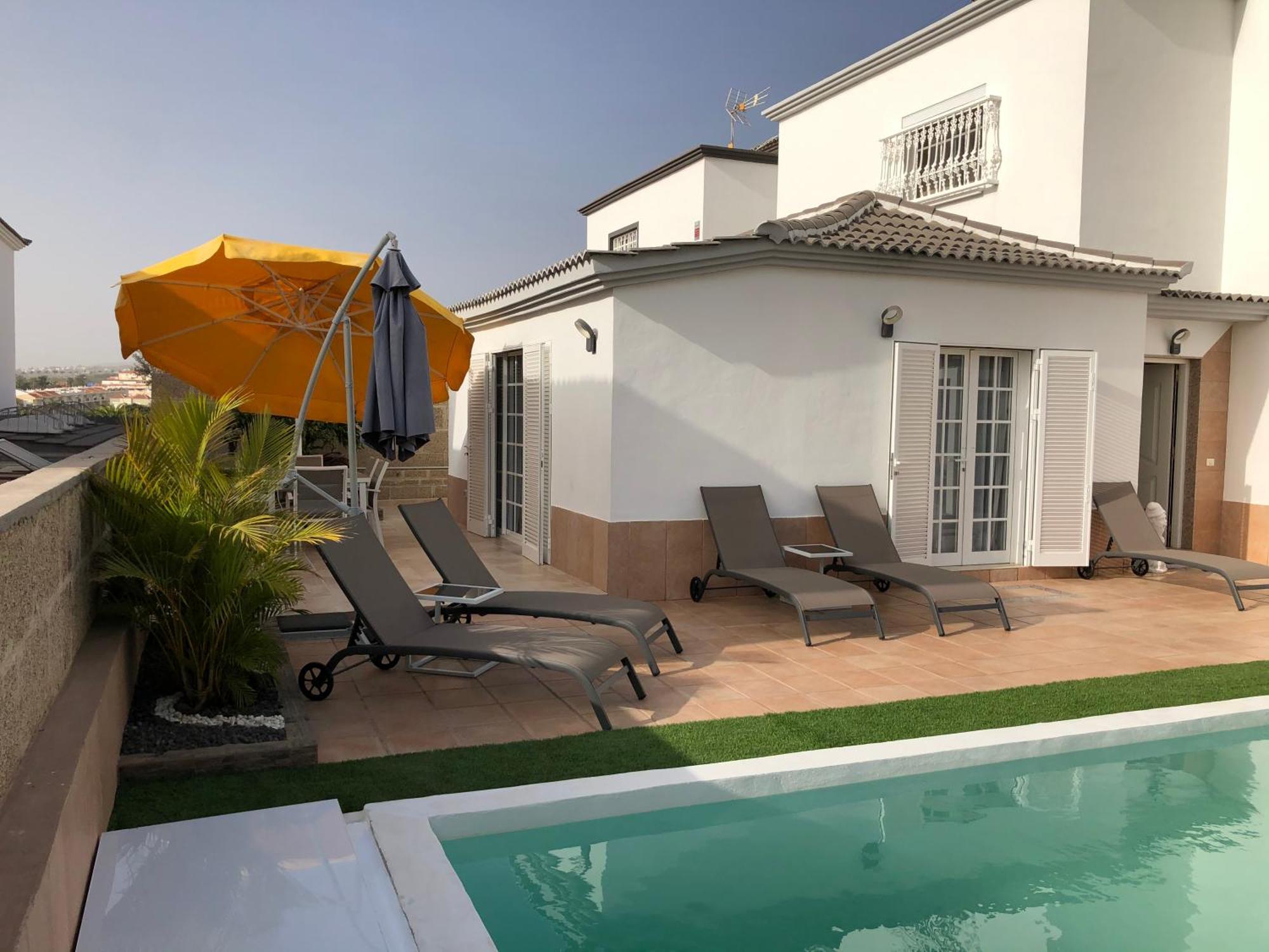 Villa Vanesa Luxury Private With A Heated Pool, 4 Bedrooms And 4 Bathrooms *