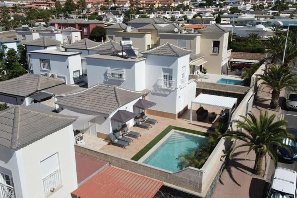 Villa Vanesa Luxury Private With A Heated Pool, 4 Bedrooms And 4 Bathrooms *