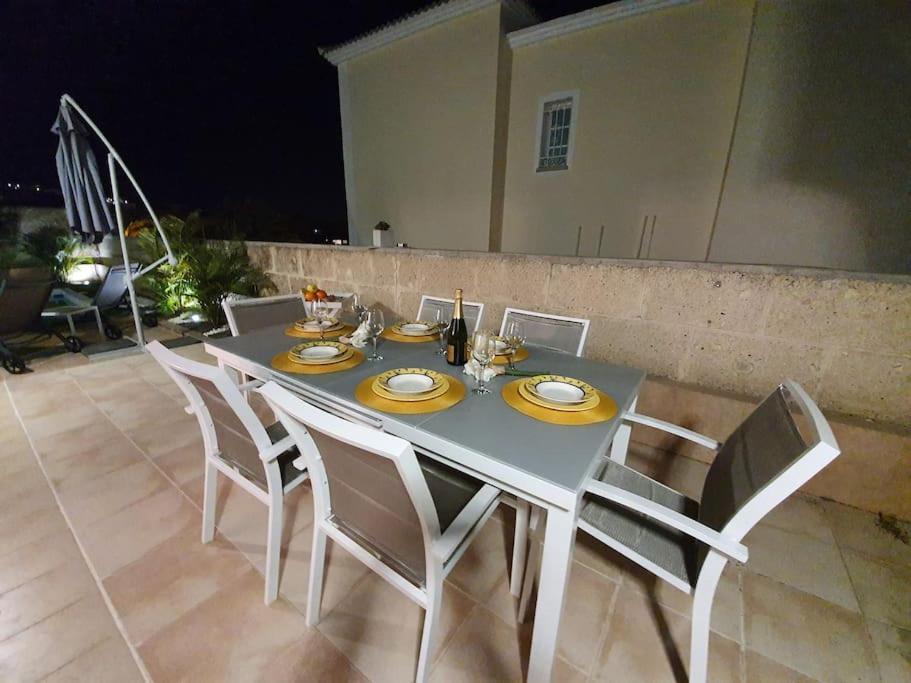 Villa Vanesa Luxury Private With A Heated Pool, 4 Bedrooms And 4 Bathrooms *