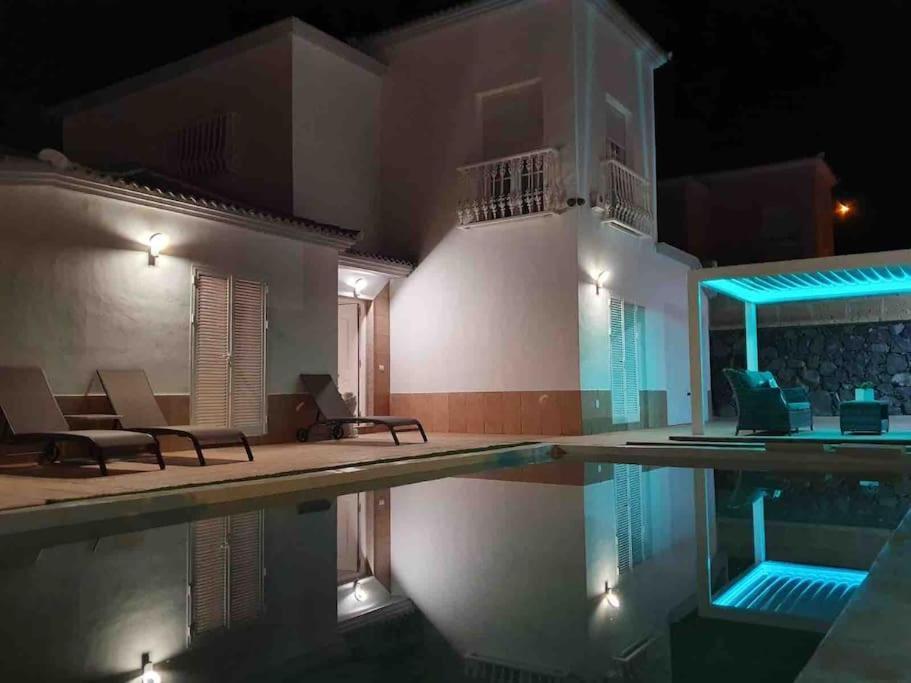 Vanesa Luxury Private With A Heated Pool, 4 Bedrooms And 4 Bathrooms Villa Costa Adeje (Tenerife)