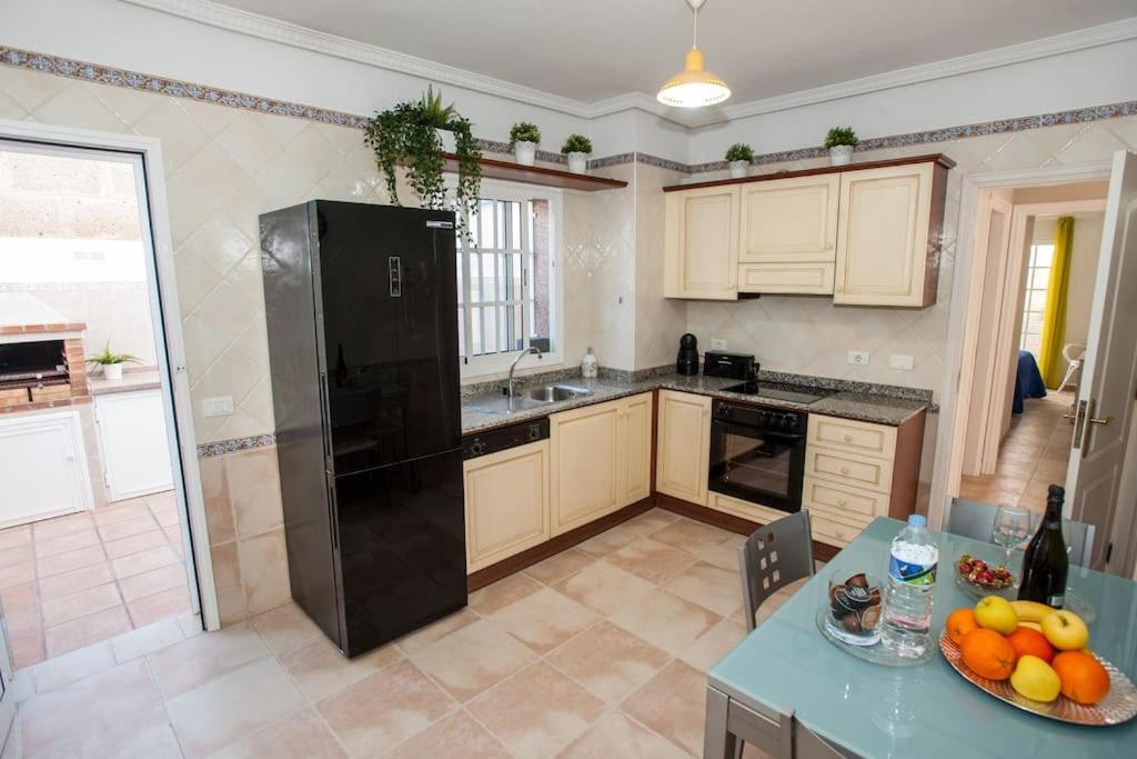 Villa Vanesa Luxury Private With A Heated Pool, 4 Bedrooms And 4 Bathrooms *
