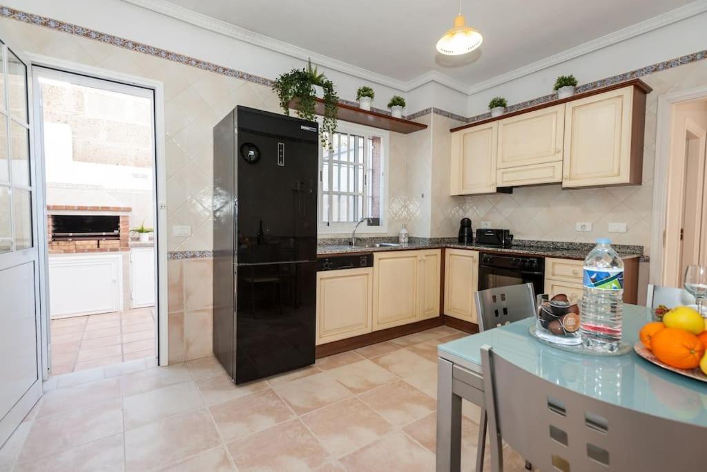 Villa Vanesa Luxury Private With A Heated Pool, 4 Bedrooms And 4 Bathrooms