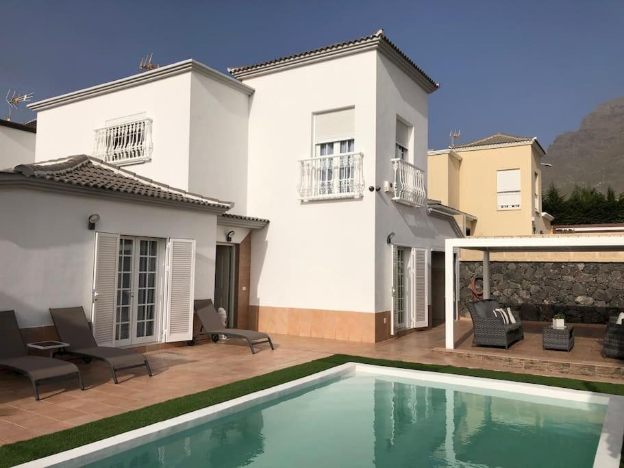 Vanesa Luxury Private With A Heated Pool, 4 Bedrooms And 4 Bathrooms
