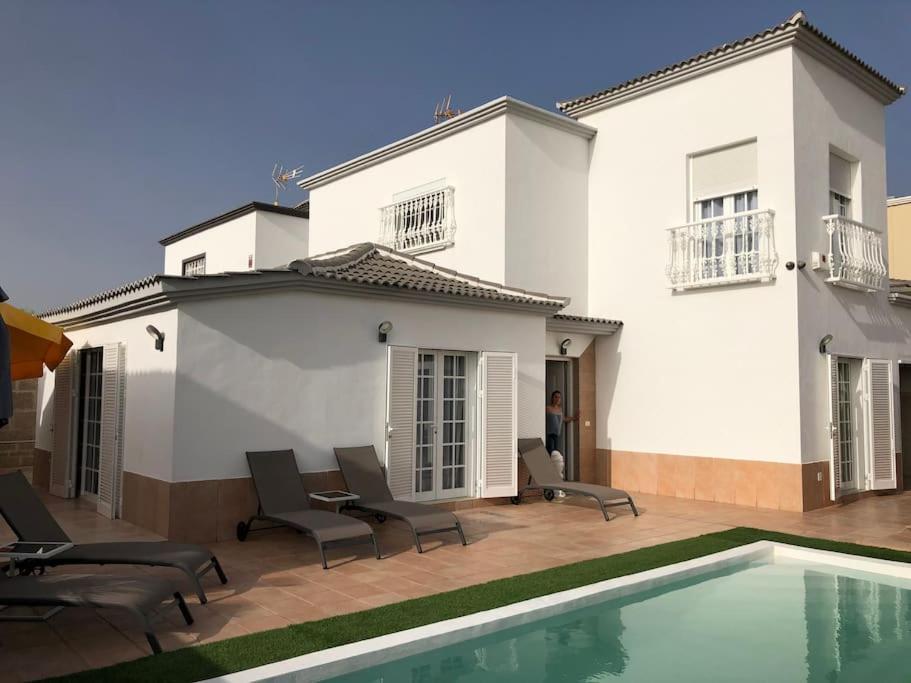 Vanesa Luxury Private With A Heated Pool, 4 Bedrooms And 4 Bathrooms Villa *