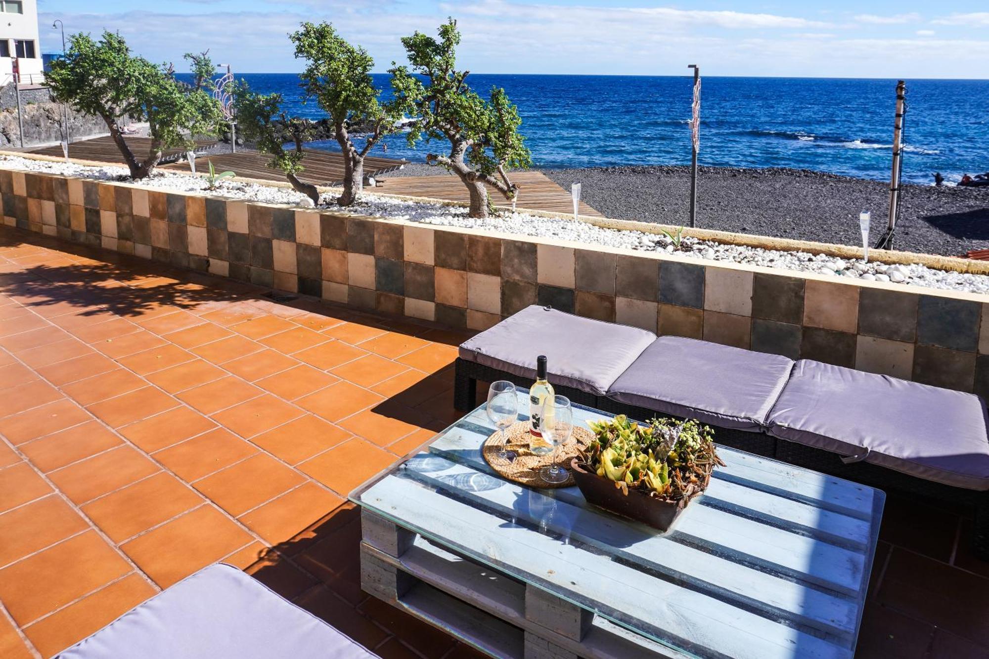 Sky & Sea, The House By The Holiday home *