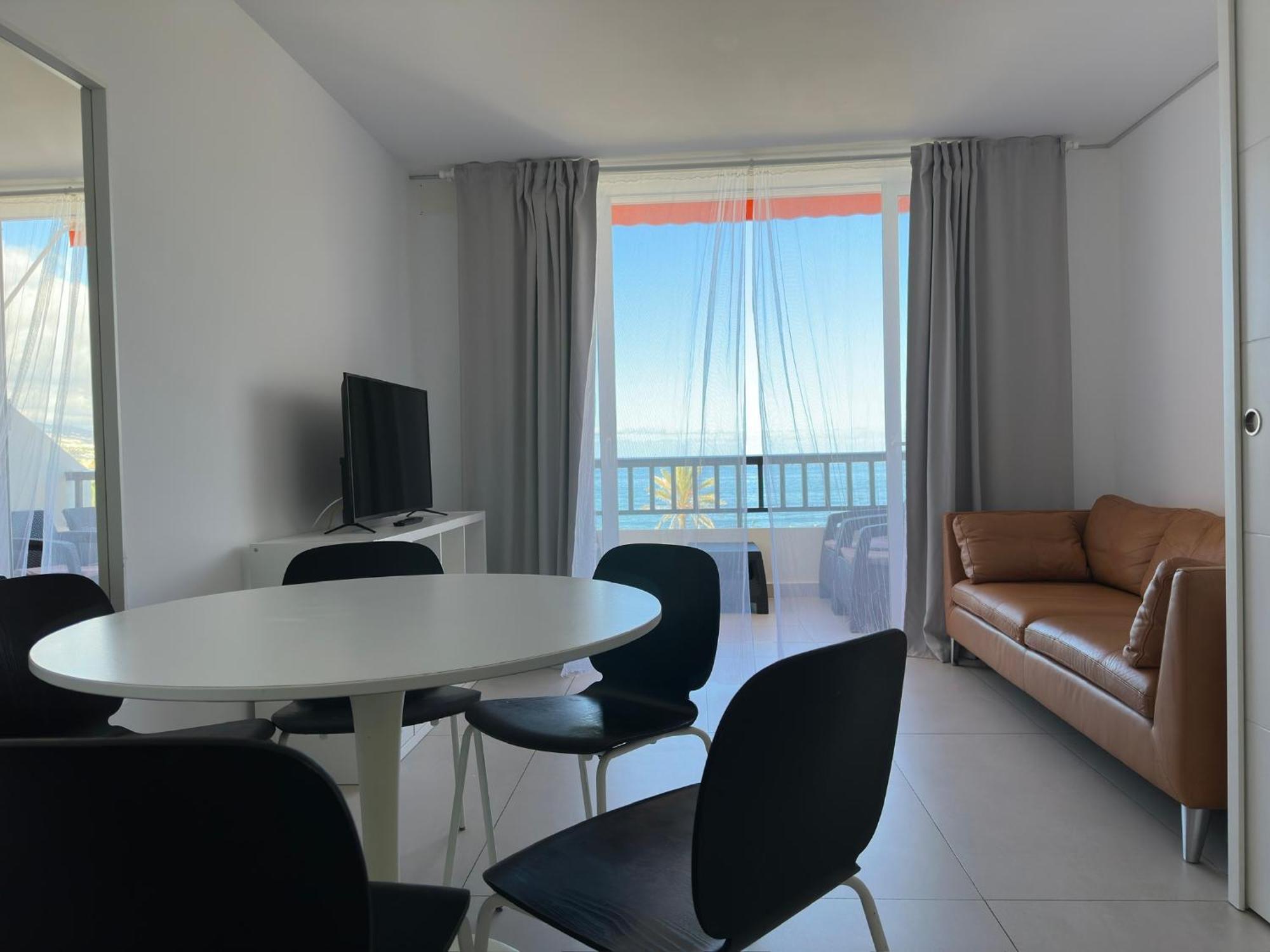 Parque Santiago Ii , Renovated, Ocean View, Heated Swimming Pool ! * Playa de las Américas