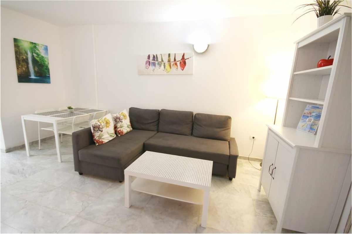 Dinastia B401 By Tenerife & Sales * Los Cristianos (Tenerife)