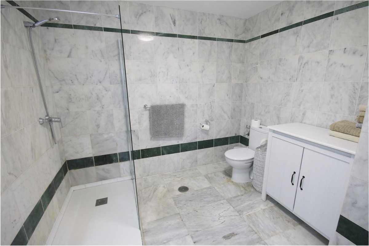 Dinastia B401 By Tenerife & Sales * Los Cristianos (Tenerife)