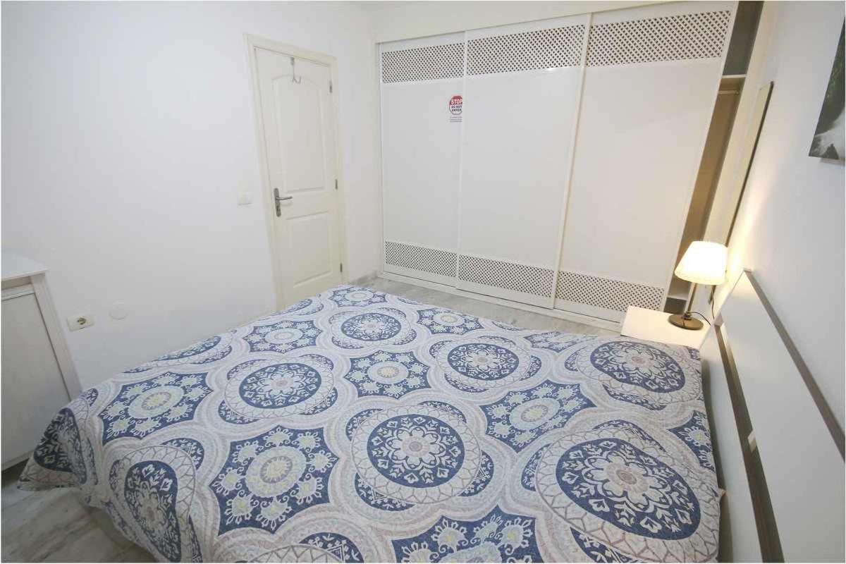 Dinastia B401 By Tenerife & Sales * Los Cristianos (Tenerife)