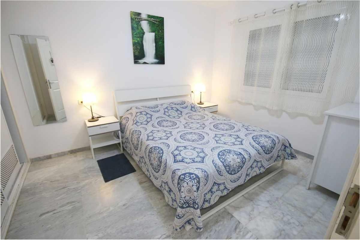 Dinastia B401 By Tenerife & Sales Los Cristianos (Tenerife)