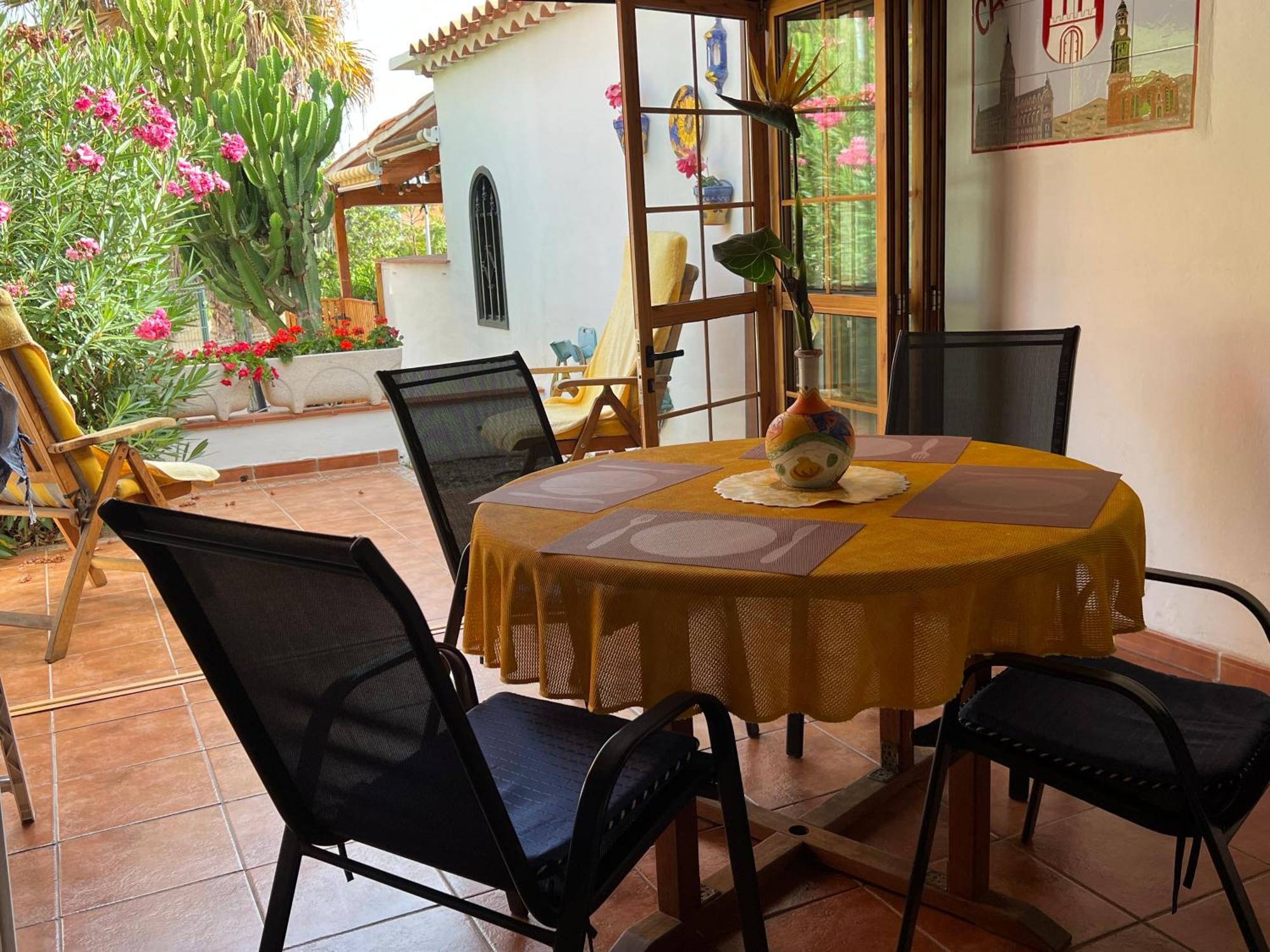 Cactus's House, 150 M Beach, 1 Bdr, 4 Guests, Wifi, Netflix, Costa Adeje (Tenerife)