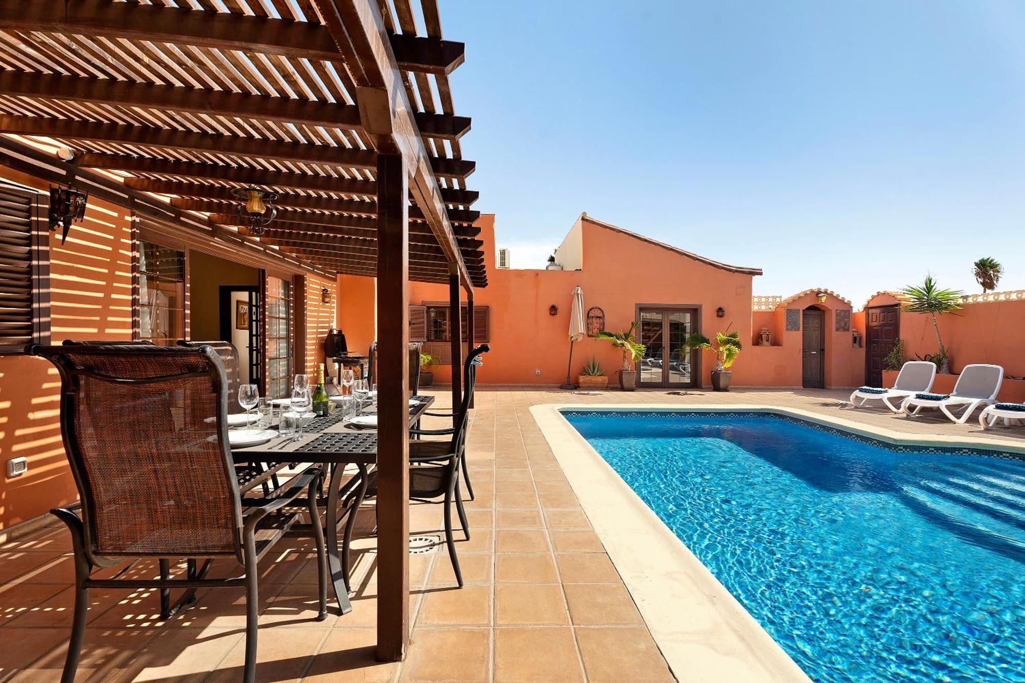 Esselle Villa *
