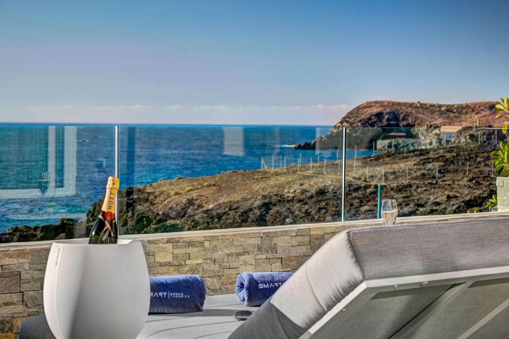 Apartment Terrace On The Sea