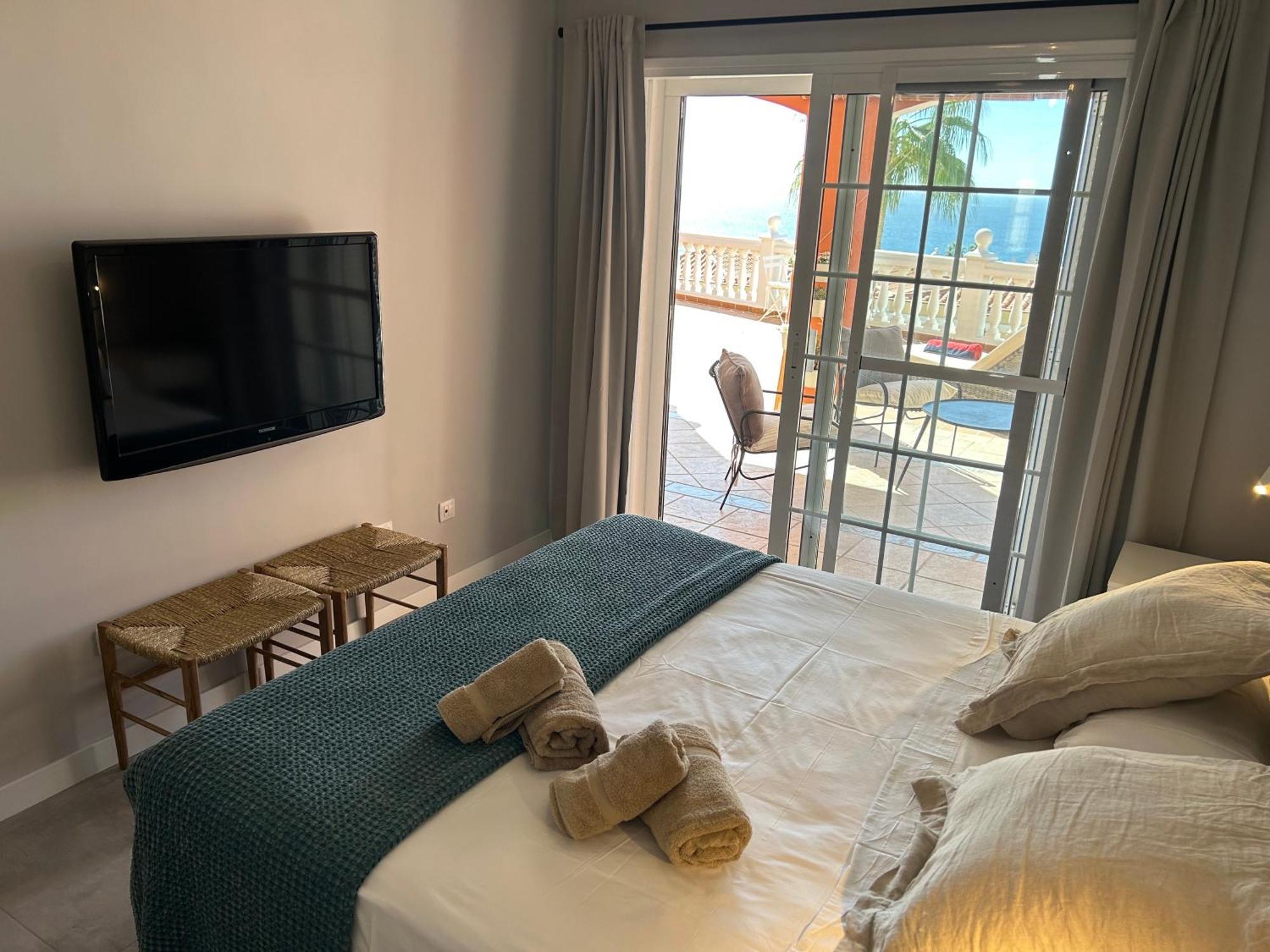 Apartment Playa Del Duque-amazing Views 2 Bedroom