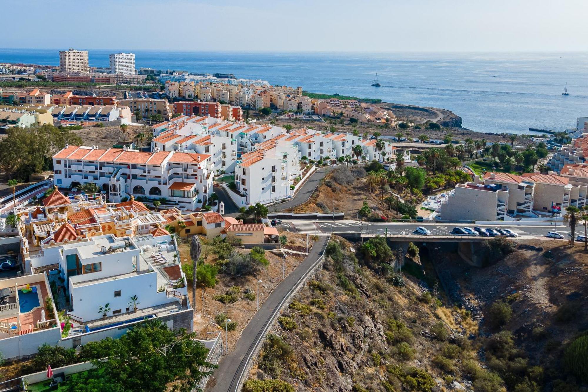 Fabulous Contemporary 5 Bedroom With Private Heated Pool, Sleeps Max 13 * Callao Salvaje