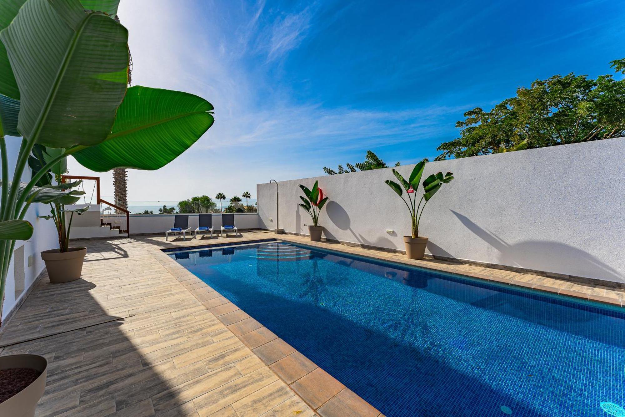Fabulous Contemporary 5 Bedroom With Private Heated Pool, Sleeps Max 13 Callao Salvaje