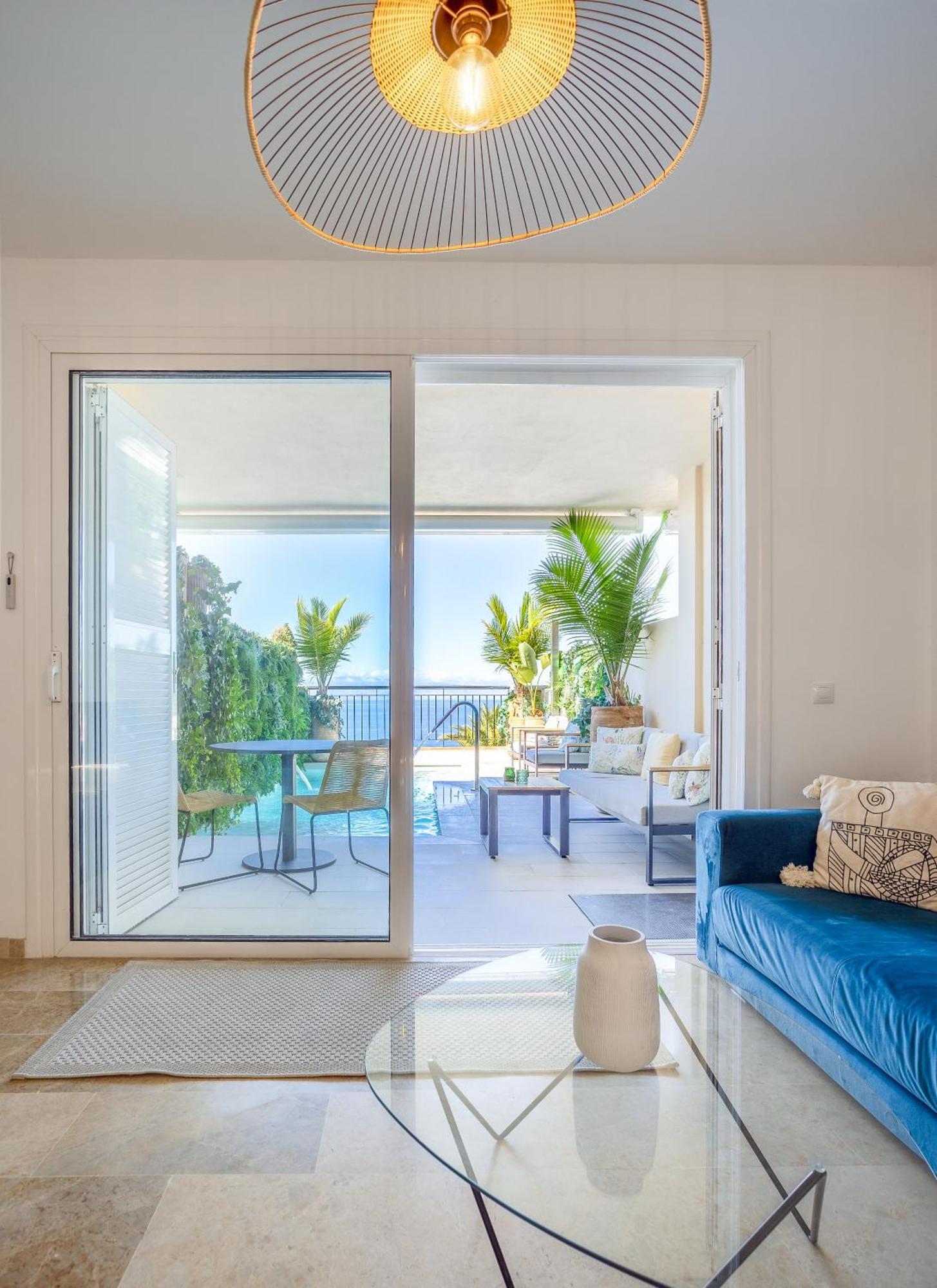 Sunset - Private Pool Apartment