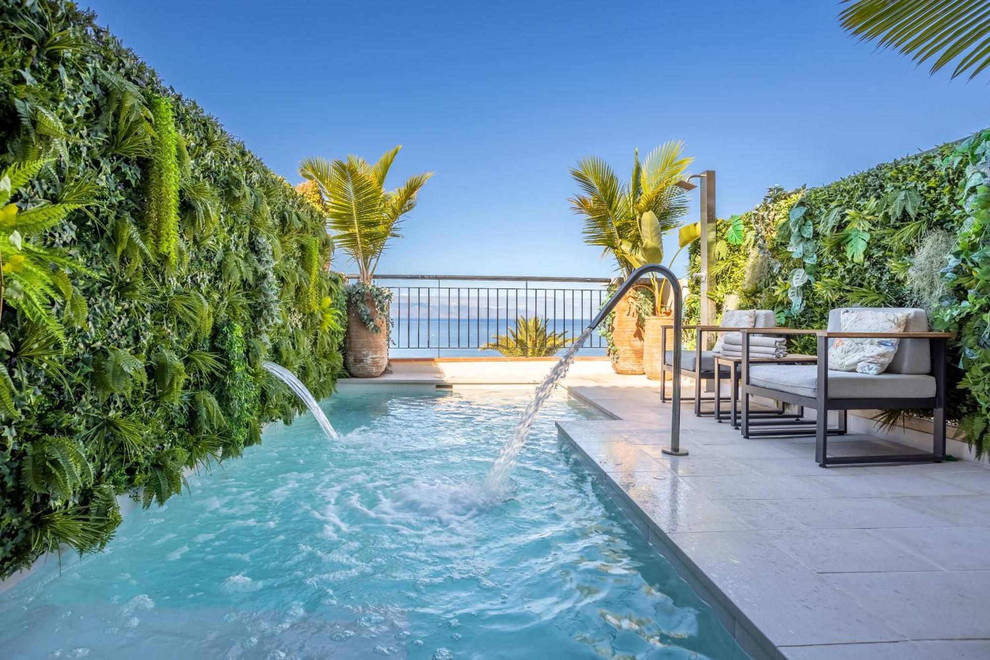 Sunset - Private Pool Apartment