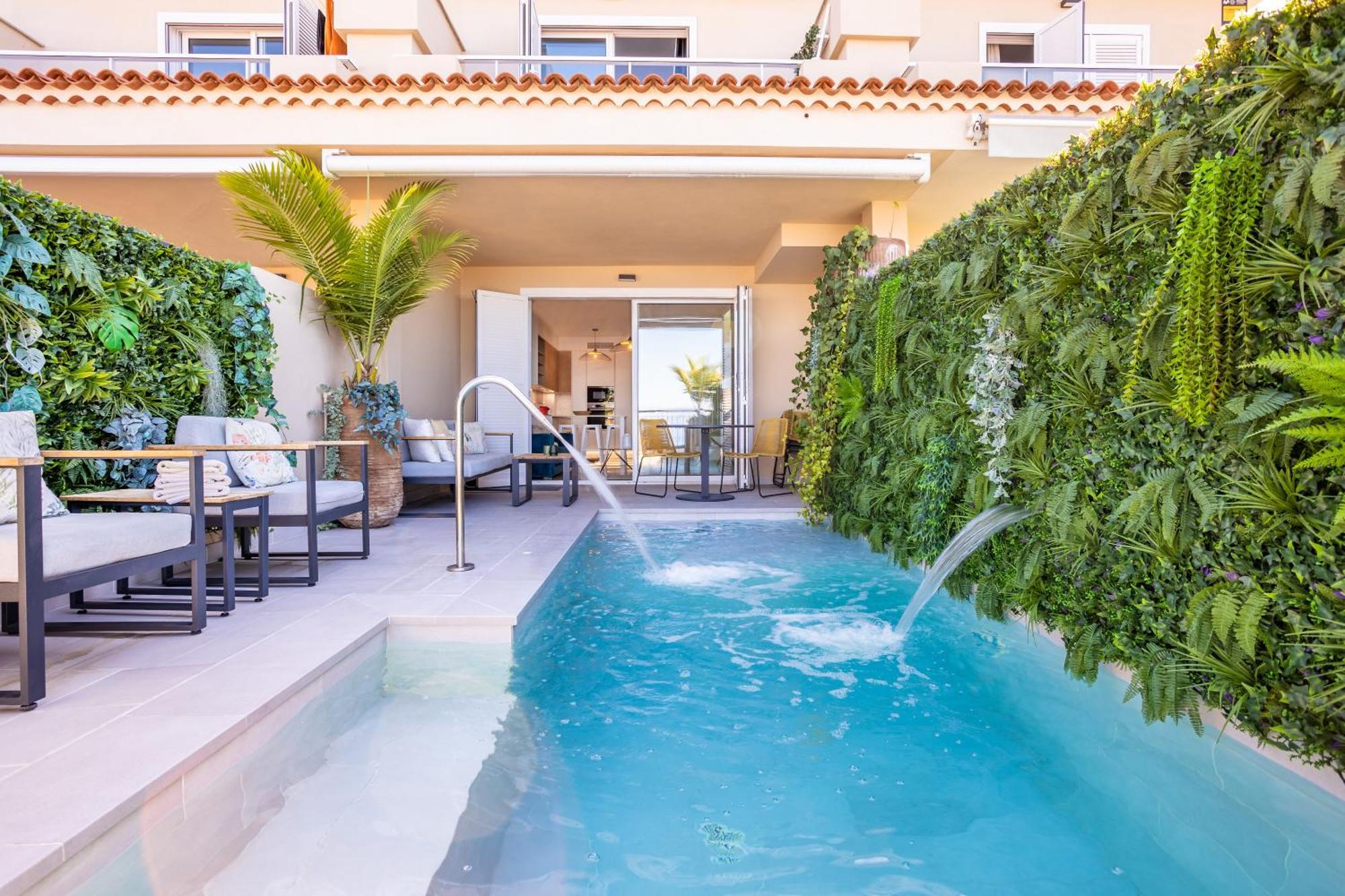 Sunset - Private Pool Apartment