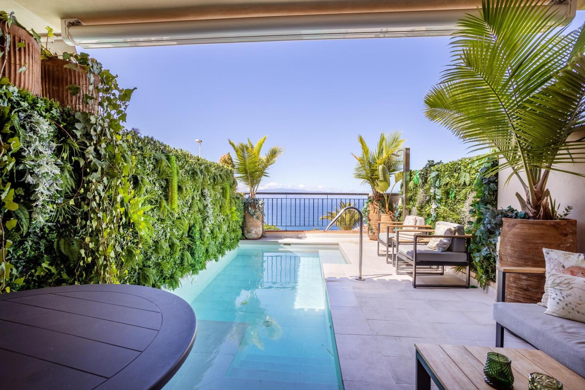Sunset - Private Pool Apartment