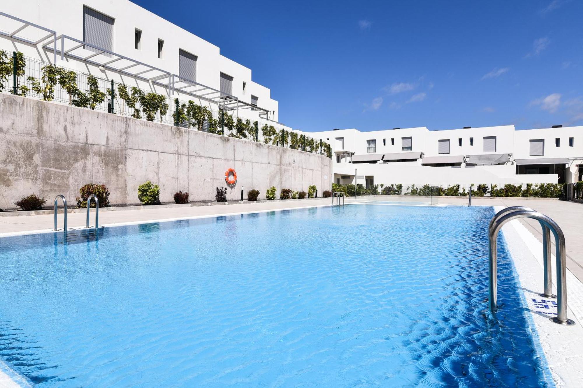 White Medano Apartment. New With Fast Wifi Сasa de vacaciones