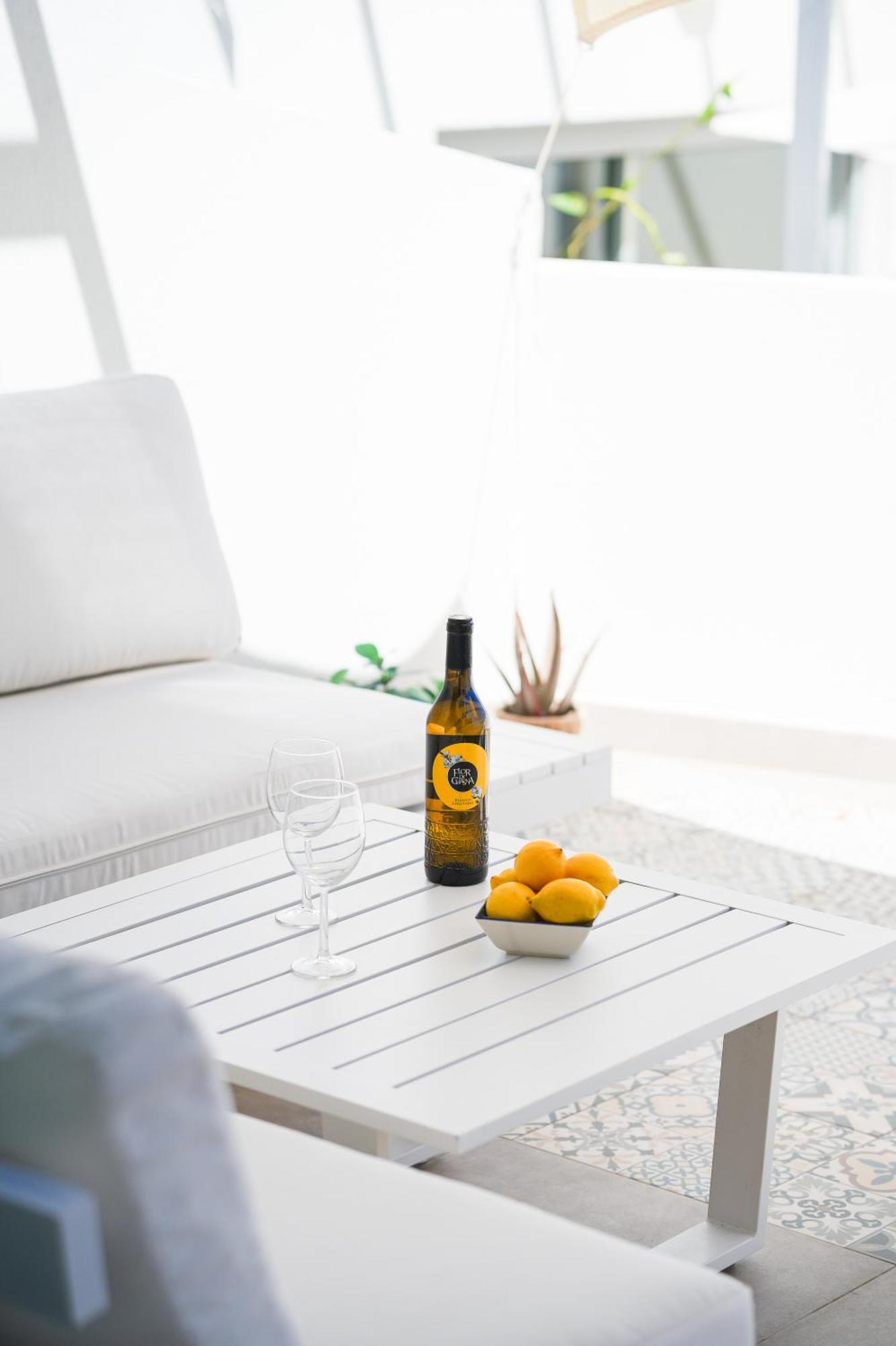White Medano Apartment. New With Fast Wifi Сasa de vacaciones *