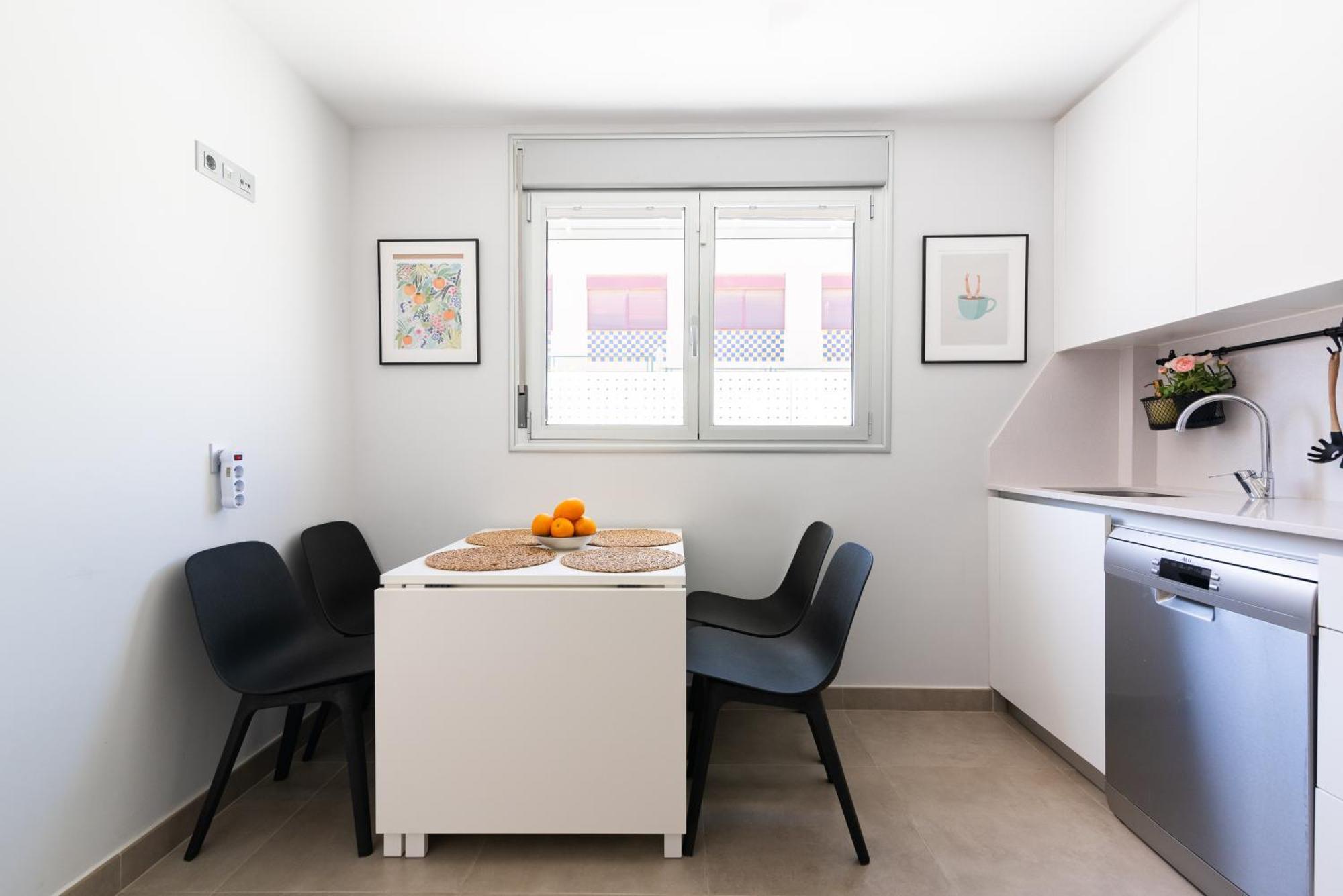 White Medano Apartment. New With Fast Wifi * El Médano