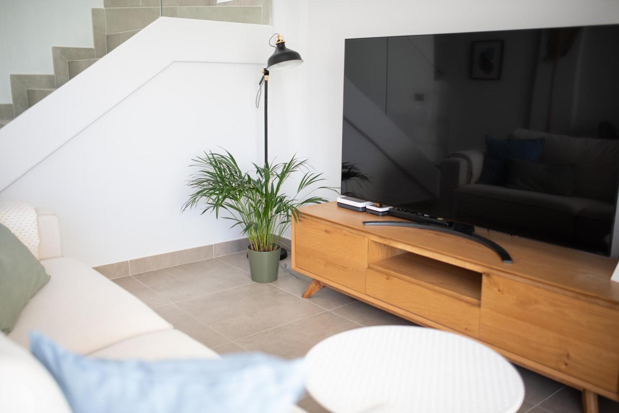 White Medano Apartment. New With Fast Wifi *