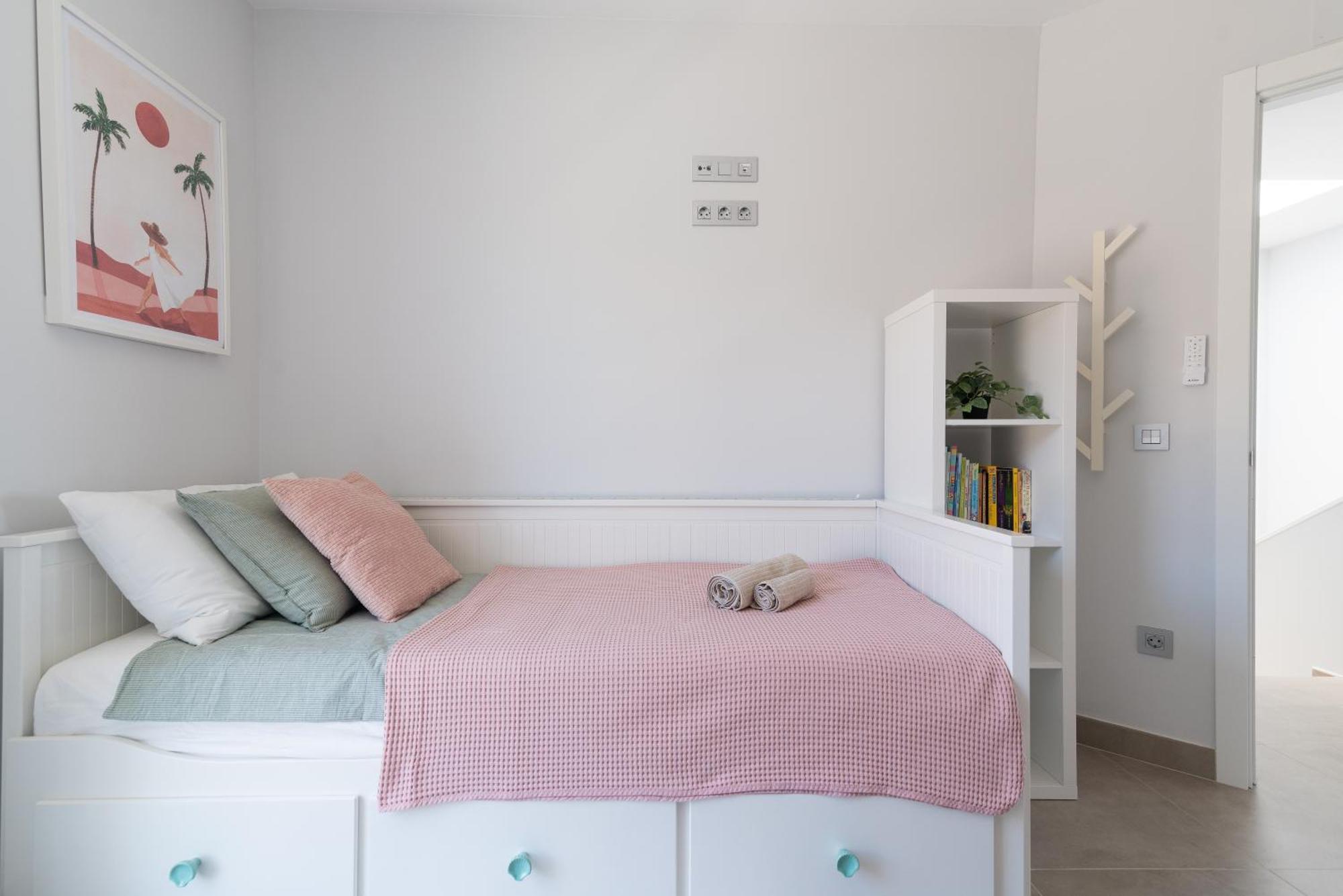 White Medano Apartment. New With Fast Wifi Сasa de vacaciones