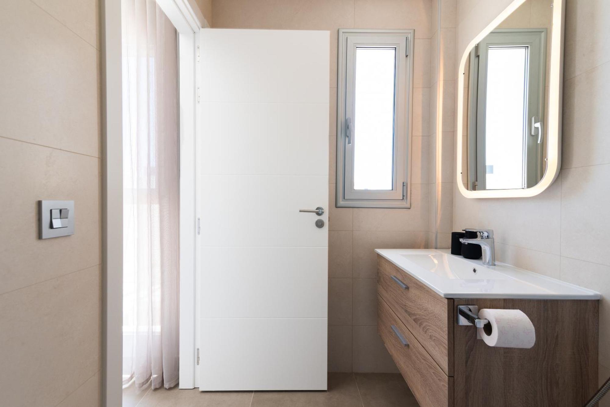 White Medano Apartment. New With Fast Wifi