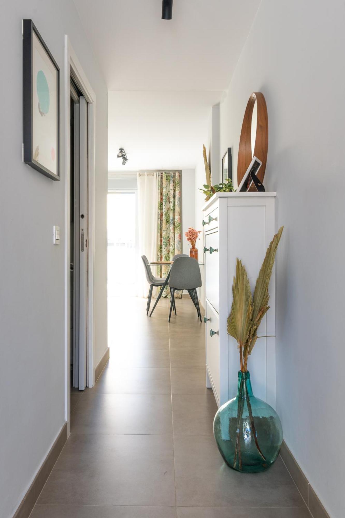 White Medano Apartment. New With Fast Wifi *