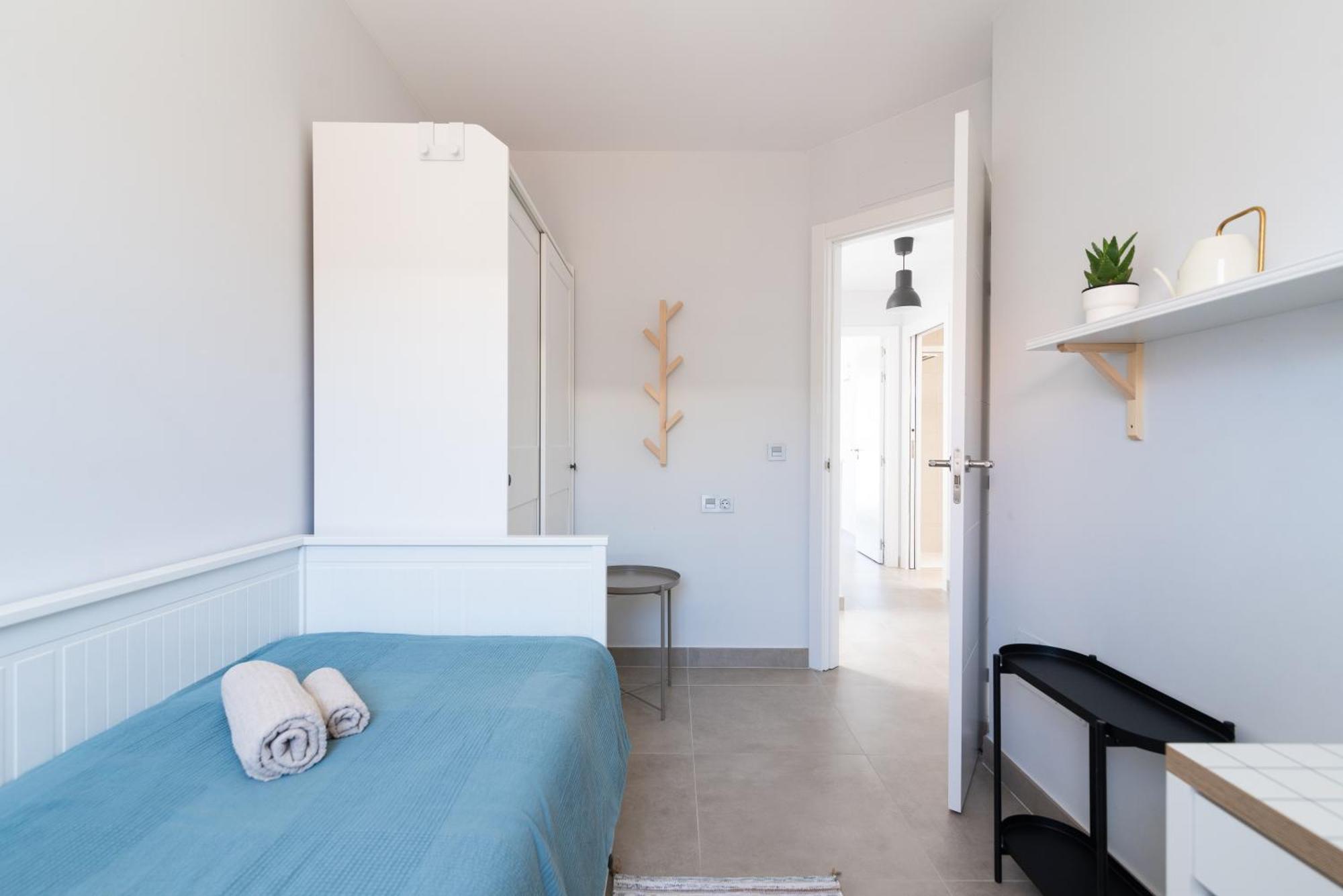 White Medano Apartment. New With Fast Wifi * El Médano