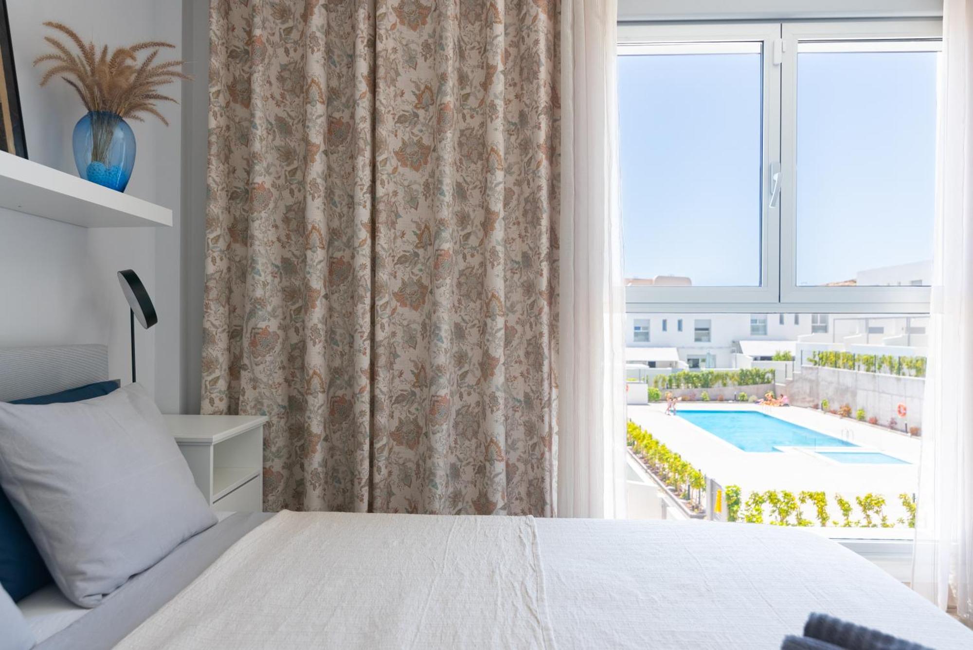 White Medano Apartment. New With Fast Wifi *