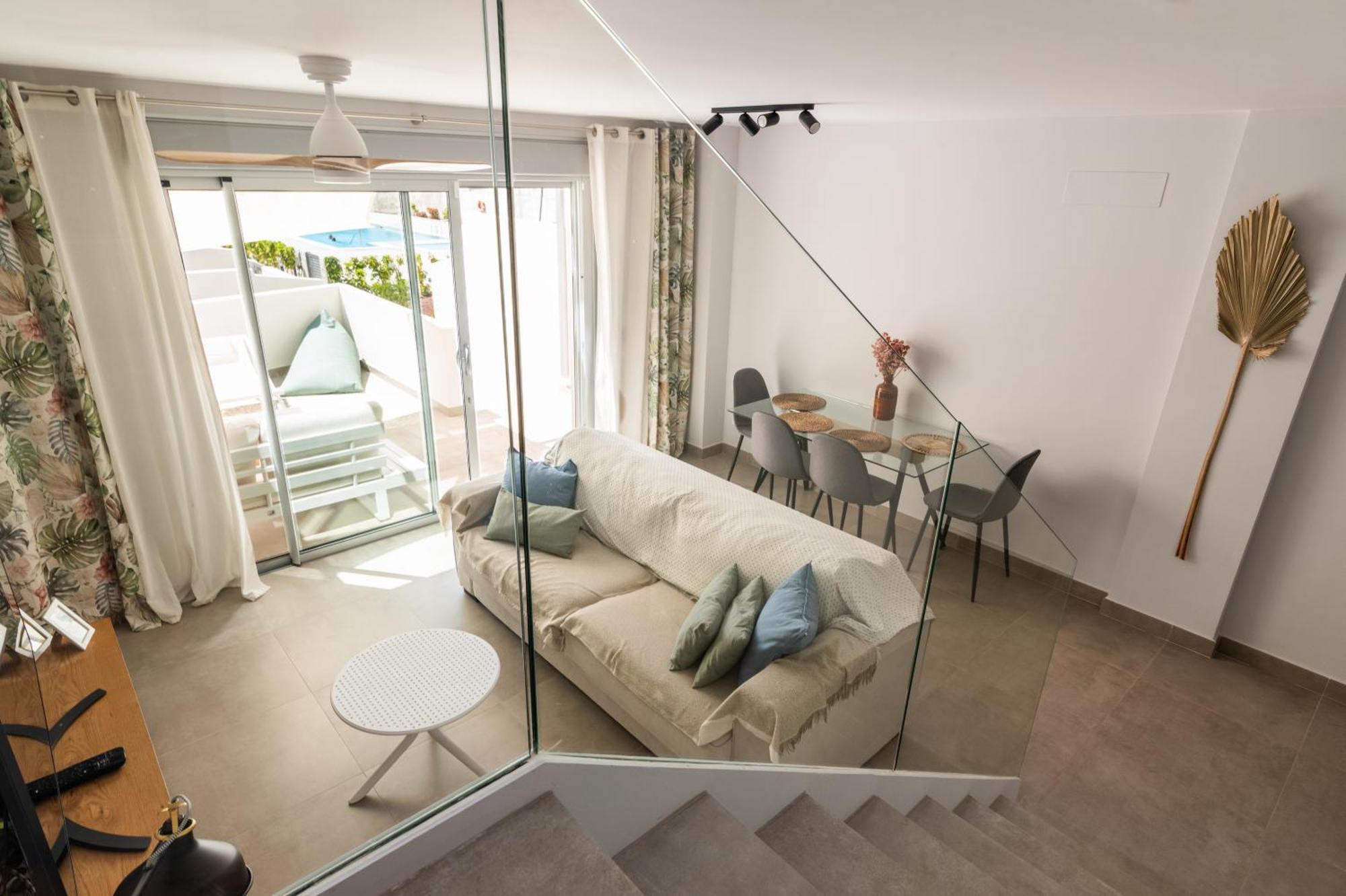 White Medano Apartment. New With Fast Wifi