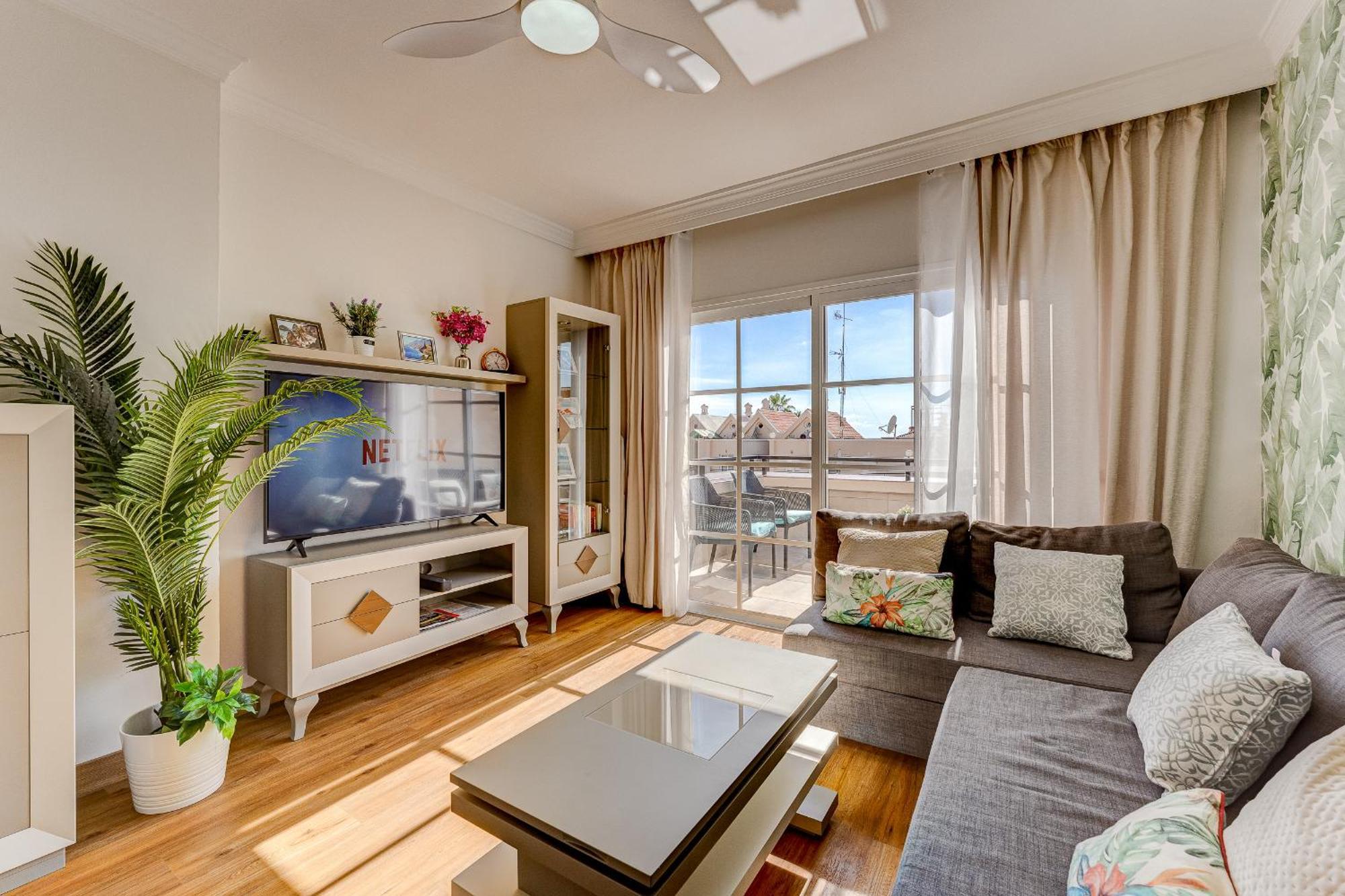 Yucca Park, Lovely, Quiet, 2 Bedroom, 70m2, Ocean Pool View! Appartement