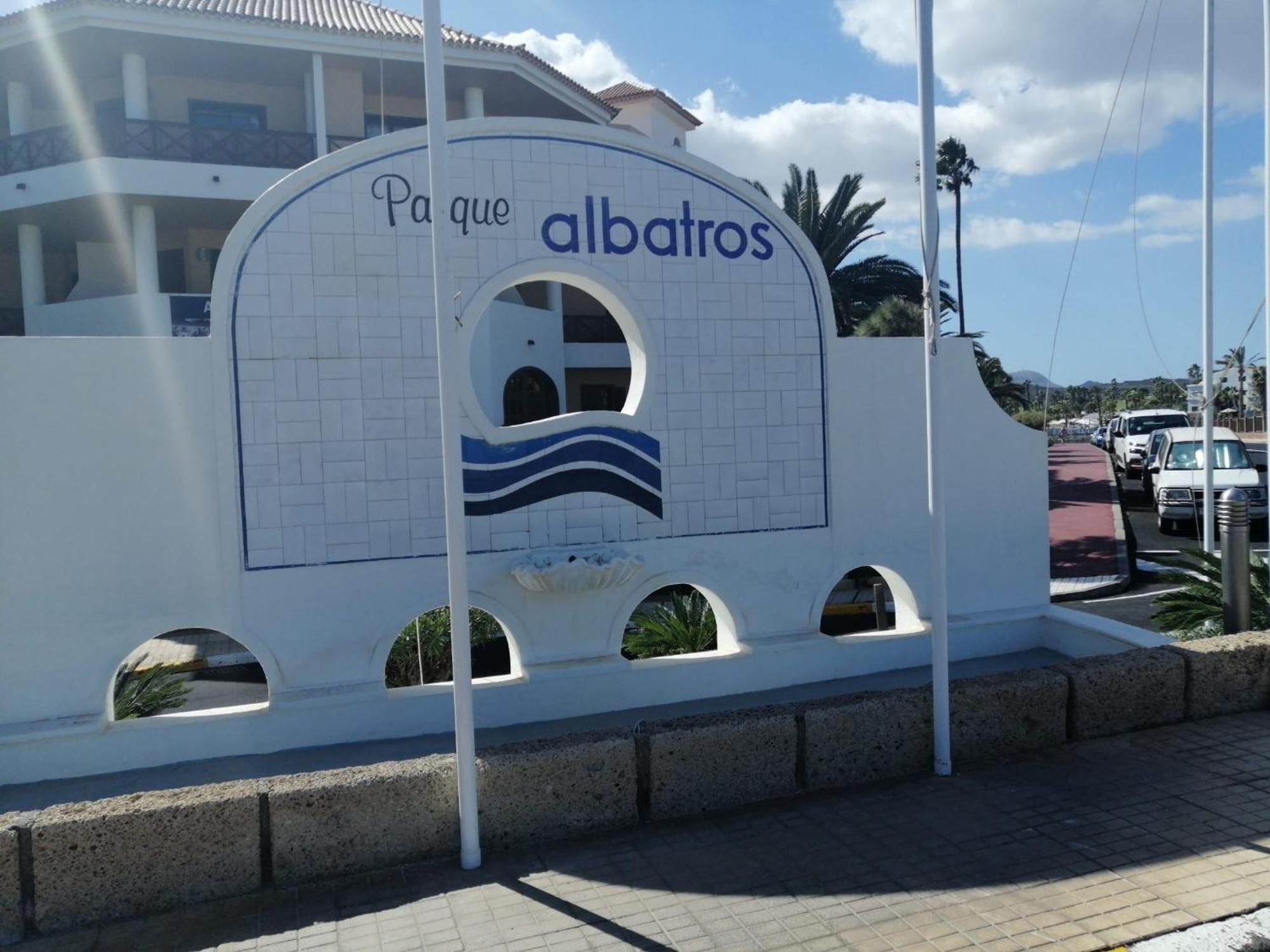 Bib's Pool Side And Ocean View