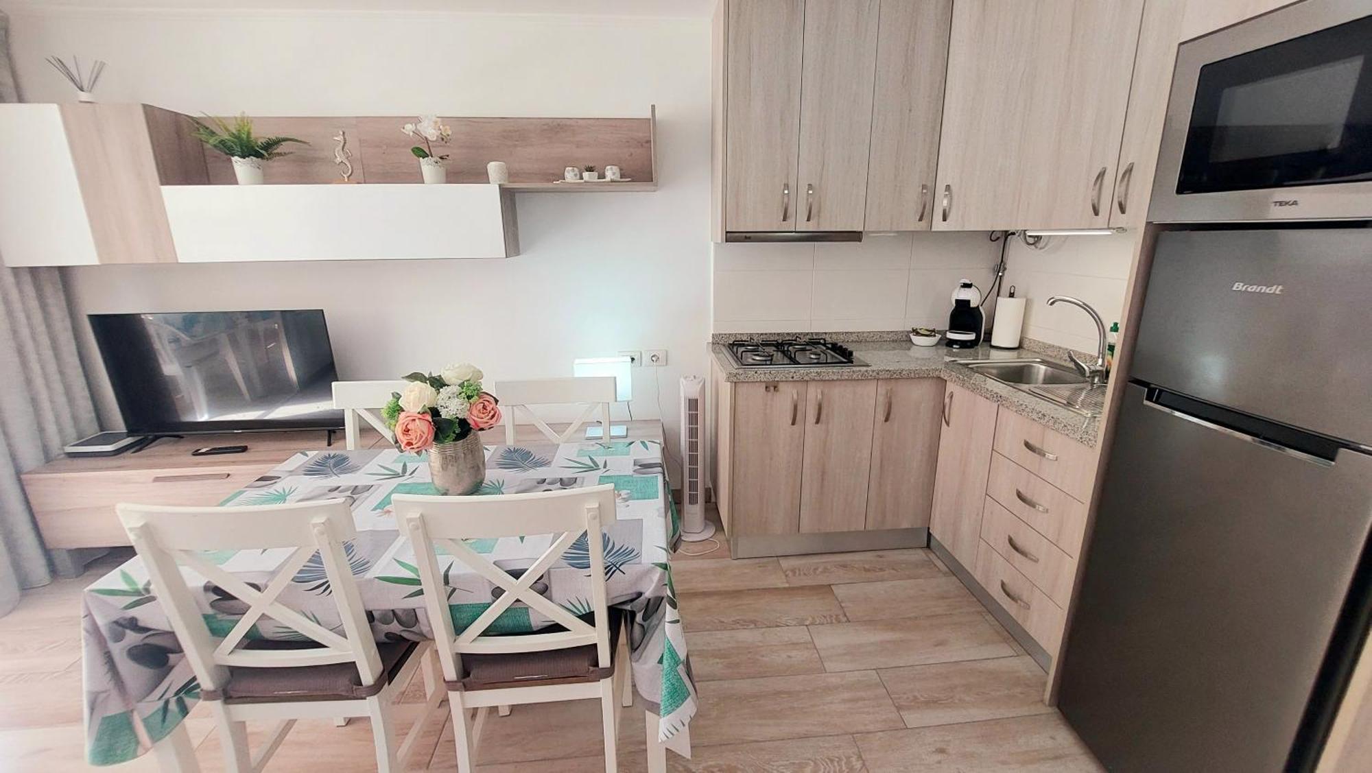 Apartamento Margarita Con Piscina En Playa Honda, Playa Americas